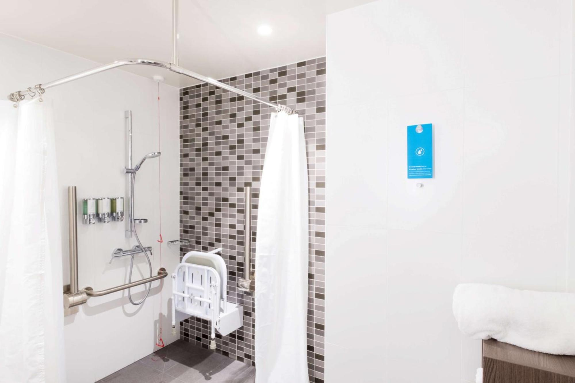 Hampton By Hilton Hamilton Park Hotel Ngoại thất bức ảnh